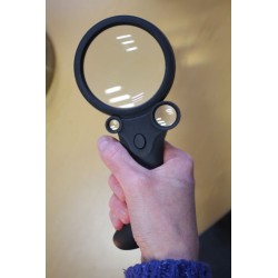 Loupe éclairante 3 en 1