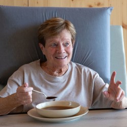 Oreiller à mémoire de forme + taie d'oreiller imperméable